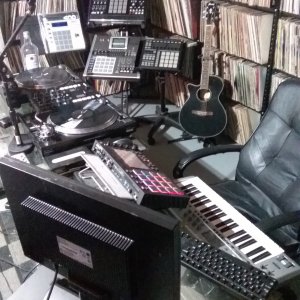 Mistamixx DJ Jay-R Logo