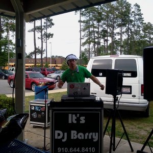 DJ Barry Logo